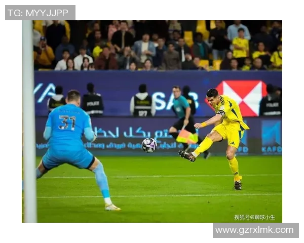 某足球巨星曾因考试成绩差遭遇学业困扰但最终凭实力成就辉煌职业生涯