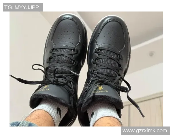 车范根签名足球鞋创新设计与性能分析助力球场表现